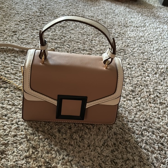 Apricot colored small square crossbody chain strap bag - Picture 5 of 8